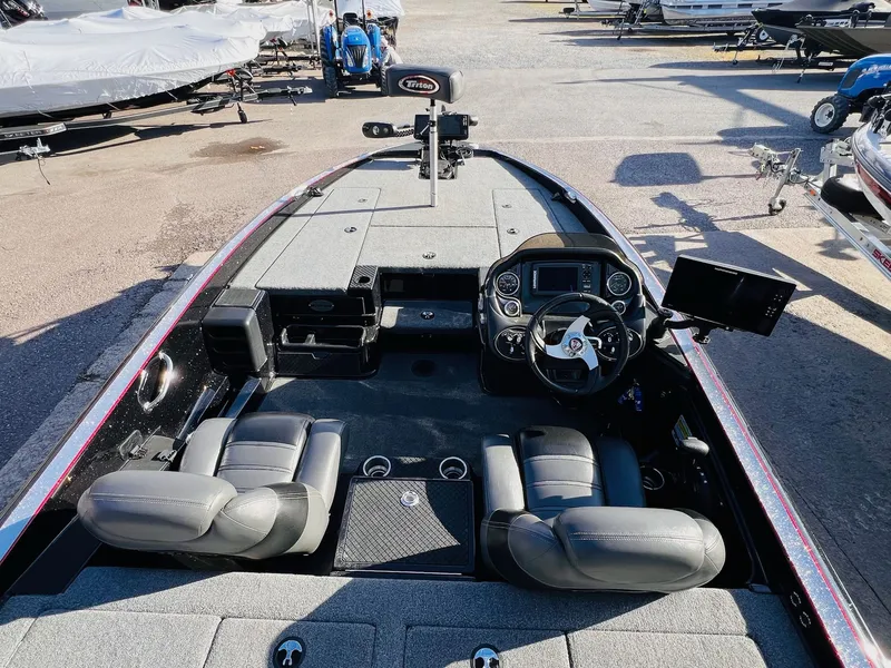 Slide: The Image of Triton 18 TrX 2016 - 41