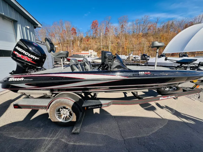 Slide: The Image of Triton 18 TrX 2016 - 43