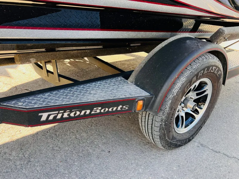 Slide: The Image of Triton 18 TrX 2016 - 44