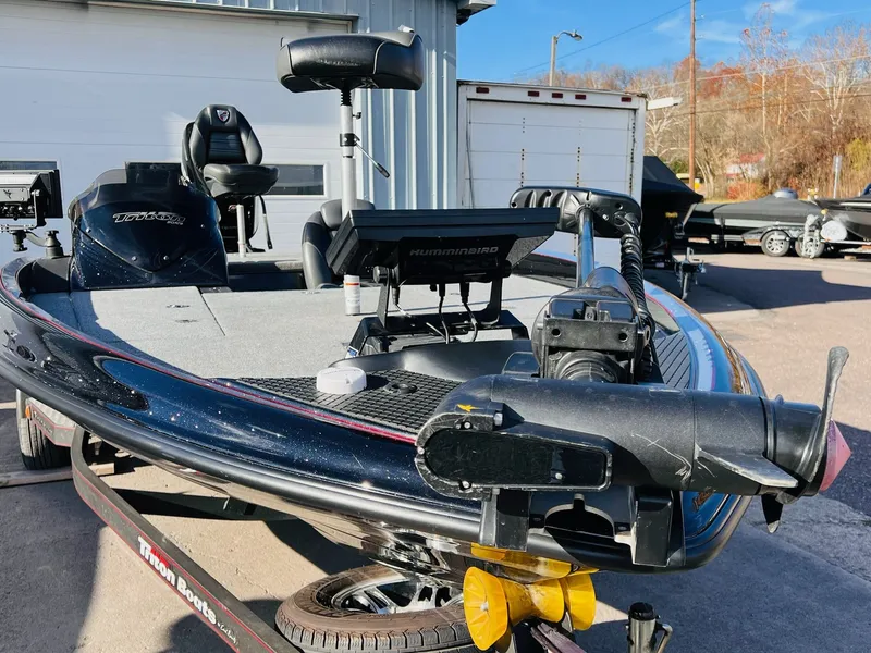 Slide: The Image of Triton 18 TrX 2016 - 7