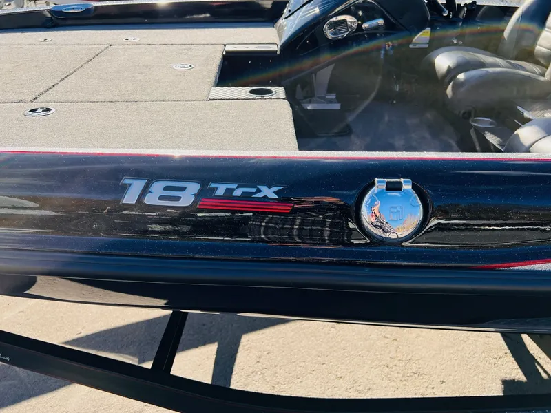 Slide: The Image of Triton 18 TrX 2016 - 8