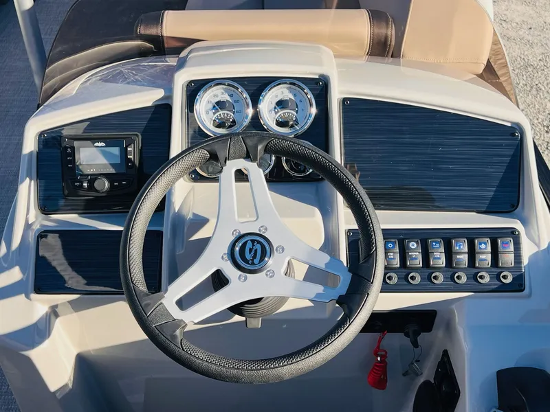 Slide: The Image of Sylvan Mirage 8522 Party Fish 2026 - 18