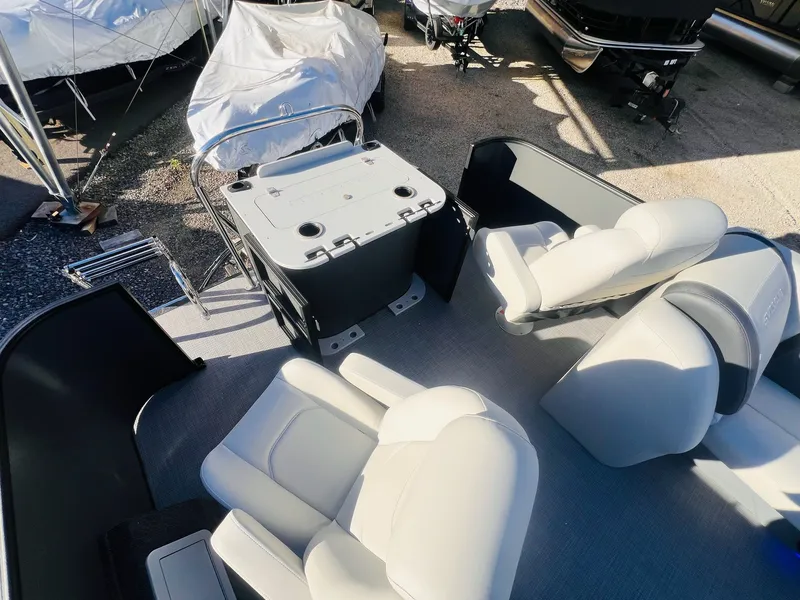 Slide: The Image of Sylvan Mirage 8522 Party Fish 2026 - 29