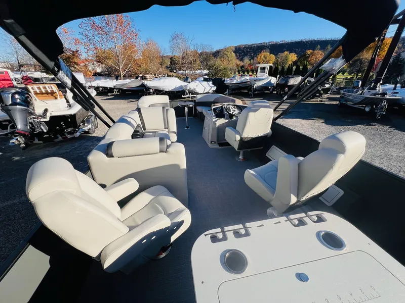 Slide: The Image of Sylvan Mirage 8522 Party Fish 2026 - 34