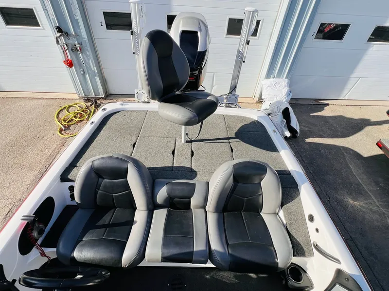 Slide: The Image of Skeeter ZX190 2010 - 11