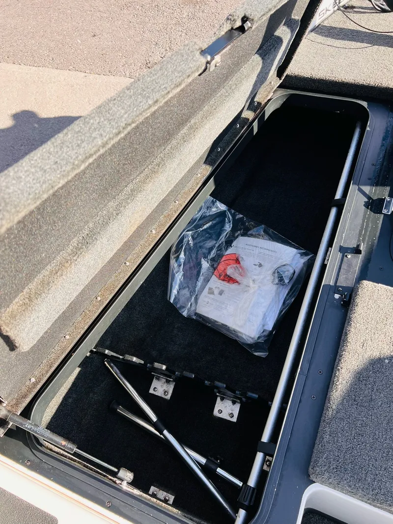 Slide: The Image of Skeeter ZX190 2010 - 14