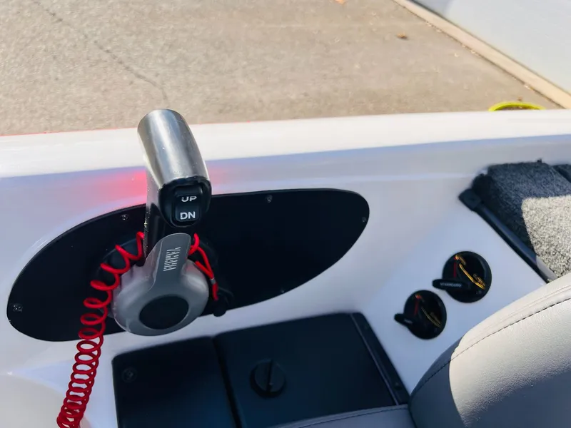 Slide: The Image of Skeeter ZX190 2010 - 18