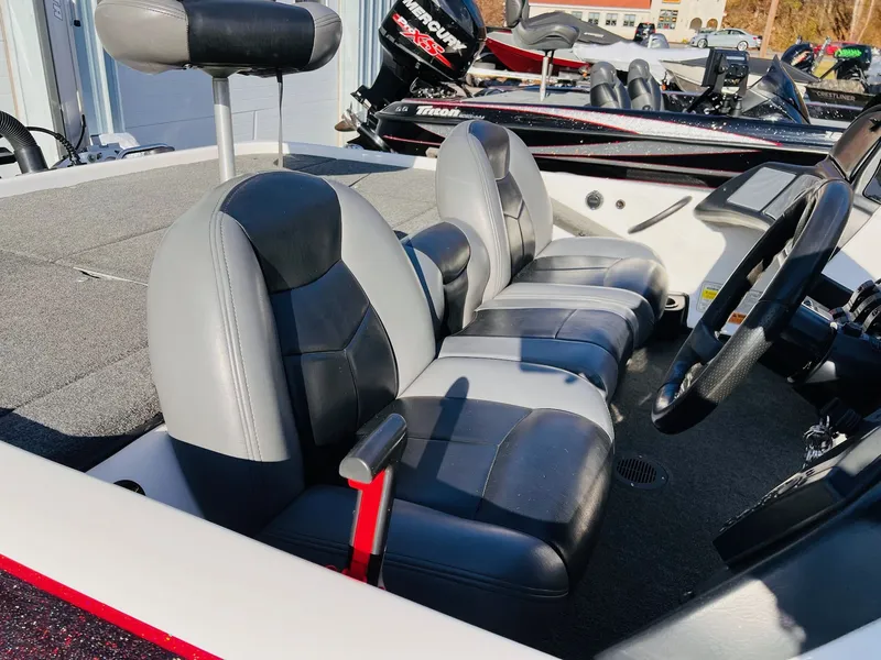 Slide: The Image of Skeeter ZX190 2010 - 20