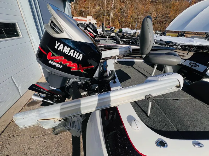 Slide: The Image of Skeeter ZX190 2010 - 37