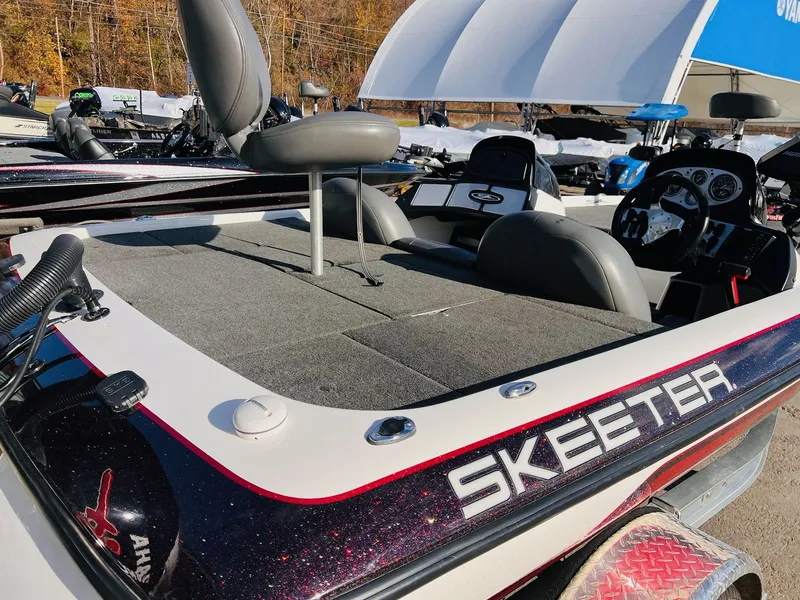 Slide: The Image of Skeeter ZX190 2010 - 43