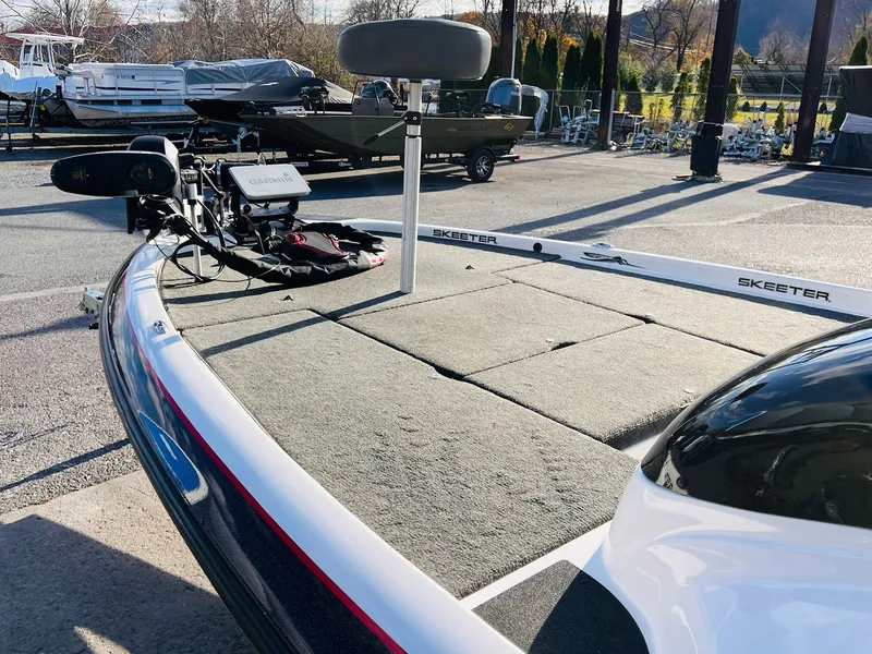 Slide: The Image of Skeeter ZX190 2010 - 48