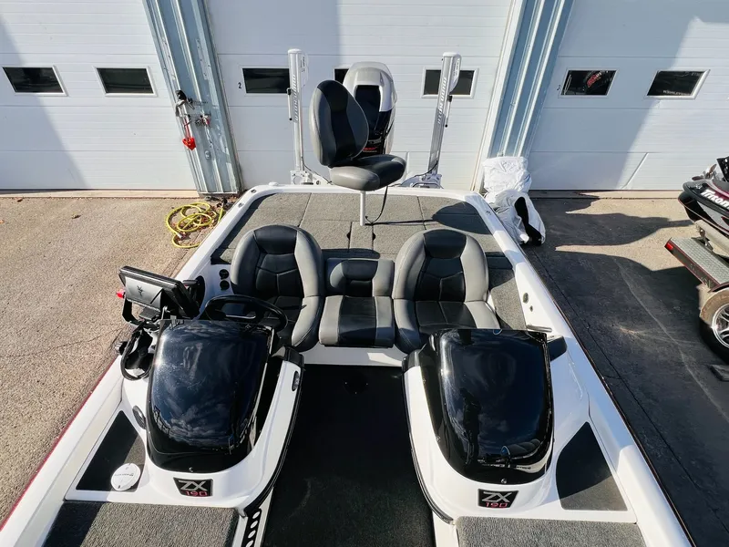 Slide: The Image of Skeeter ZX190 2010 - 49