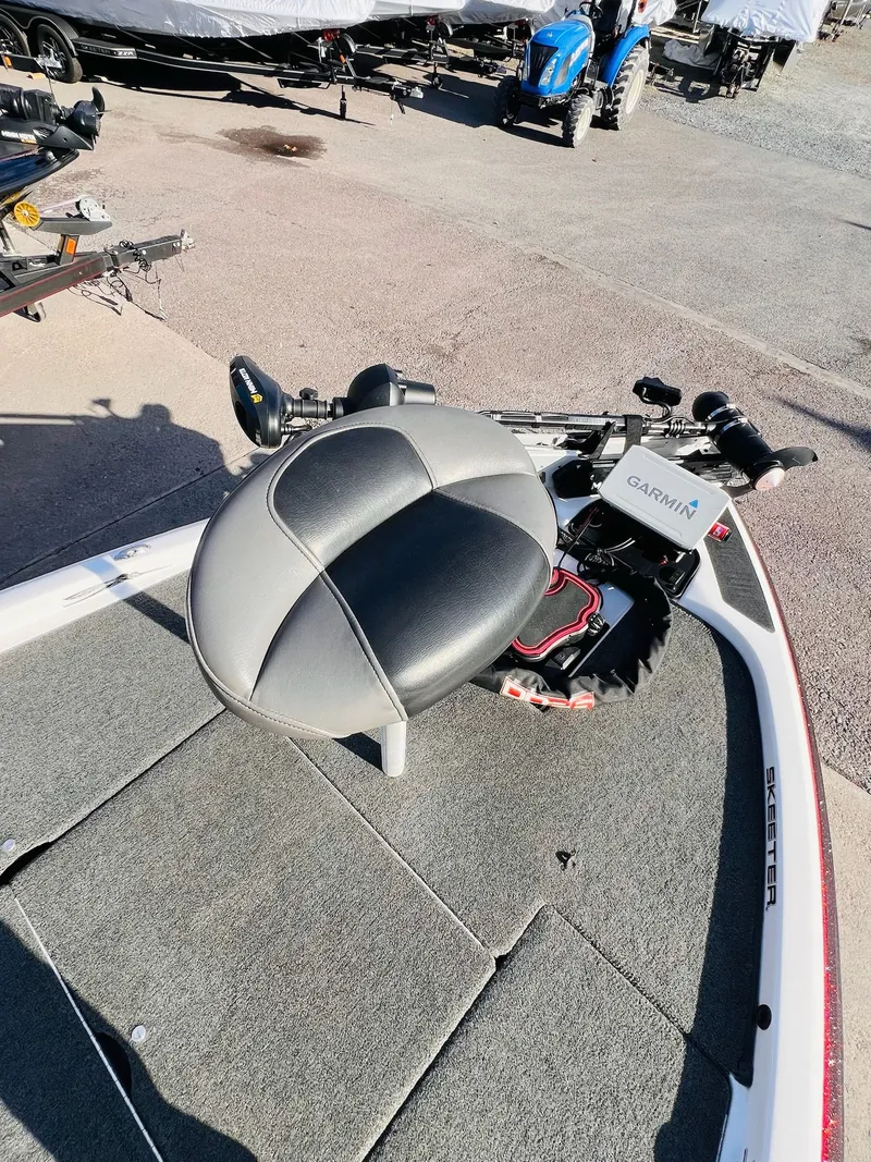 Slide: The Image of Skeeter ZX190 2010 - 5