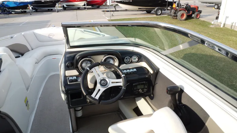 Slide: The Image of Crownline Boats 235 SS 2014 - 26