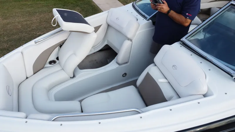 Slide: The Image of Crownline Boats 235 SS 2014 - 31