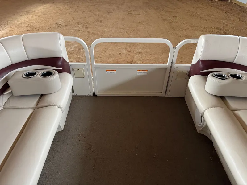 Slide: The Image of Crestliner Grand Cayman 2385 2008 - 13