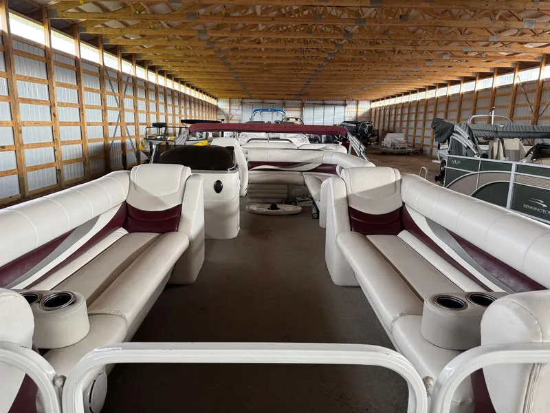 Slide: The Image of Crestliner Grand Cayman 2385 2008 - 14