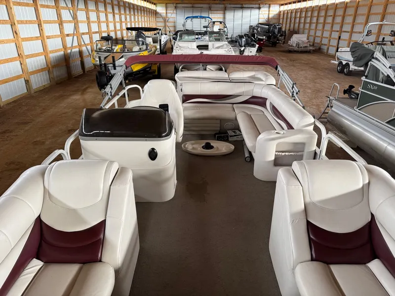 Slide: The Image of Crestliner Grand Cayman 2385 2008 - 15