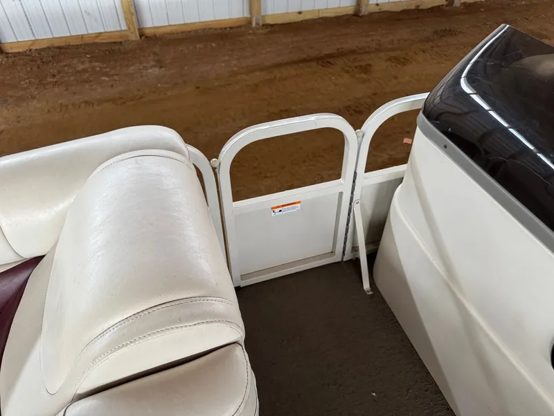 Slide: The Image of Crestliner Grand Cayman 2385 2008 - 21