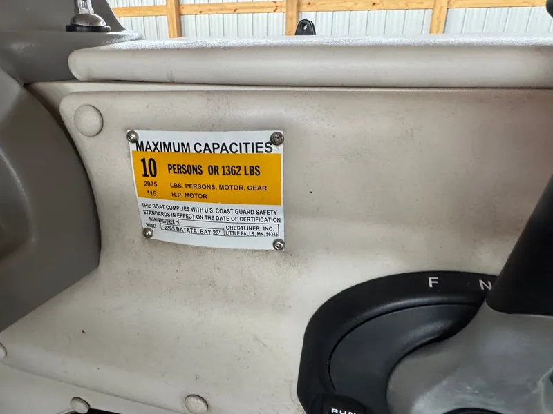 Slide: The Image of Crestliner Grand Cayman 2385 2008 - 22