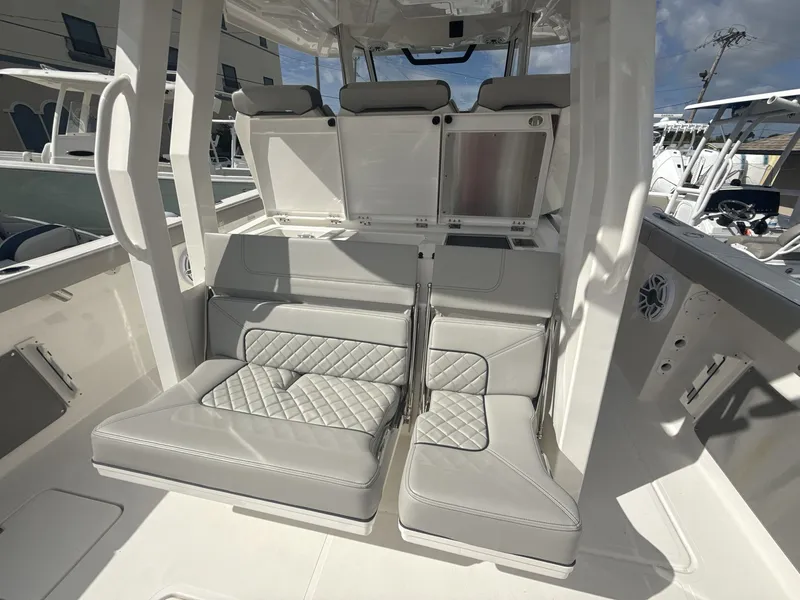 Slide: The Image of Pursuit S 358 Sport 2025 - 11