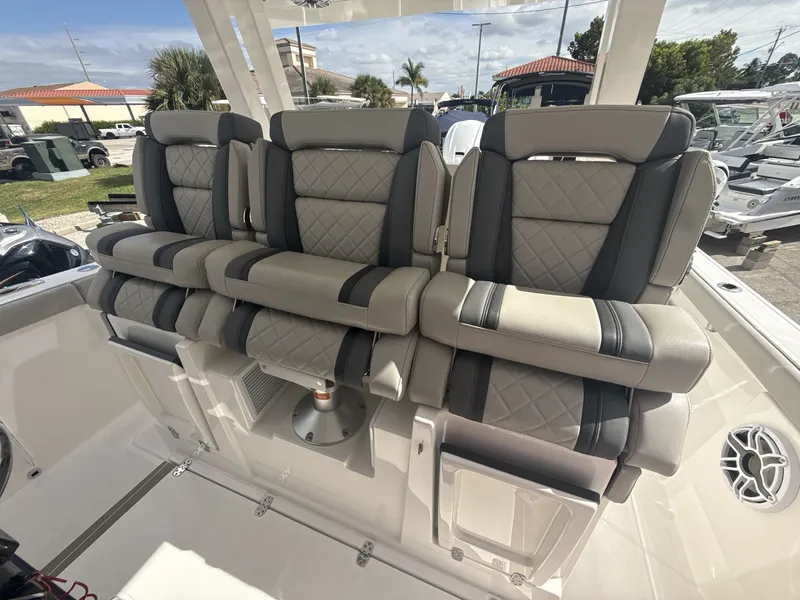 Slide: The Image of Pursuit S 358 Sport 2025 - 12