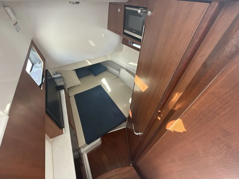 Slide: The Image of Pursuit S 358 Sport 2025 - 14