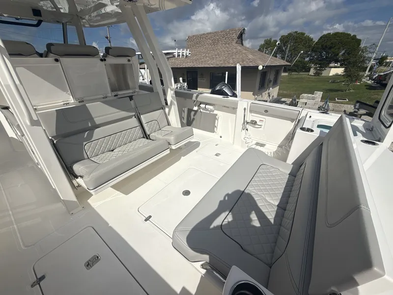 Slide: The Image of Pursuit S 358 Sport 2025 - 15