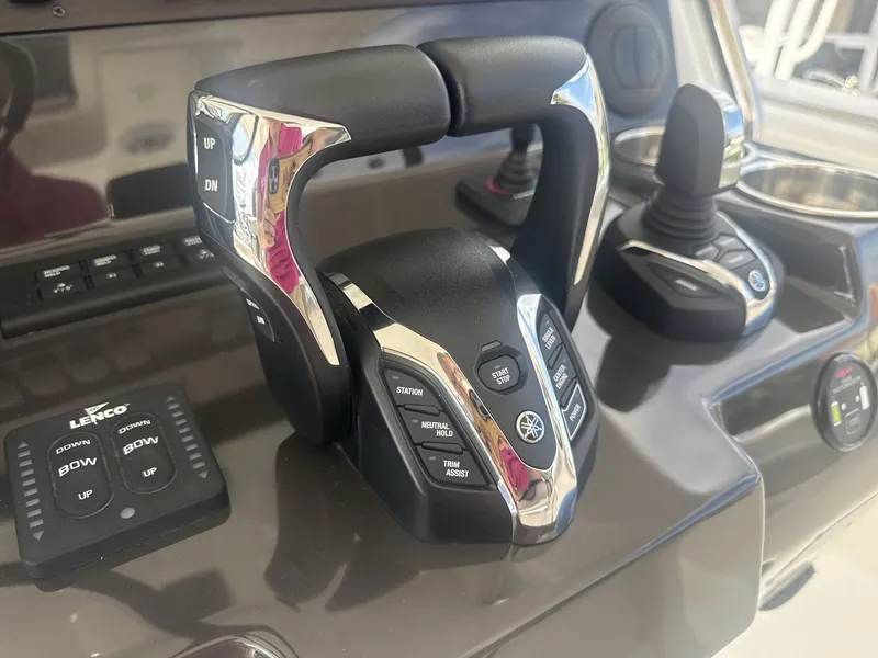 Slide: The Image of Pursuit S 358 Sport 2025 - 25