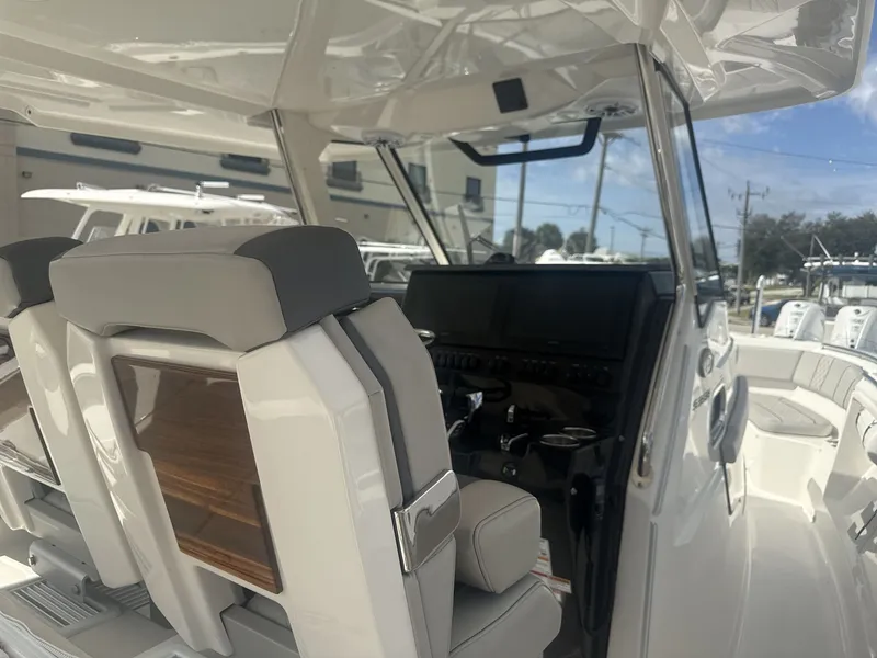 Slide: The Image of Pursuit S 358 Sport 2025 - 30