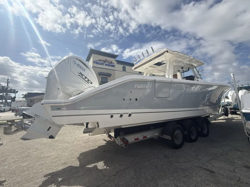 Slide: The Image of Pursuit S 358 Sport 2025 - 6