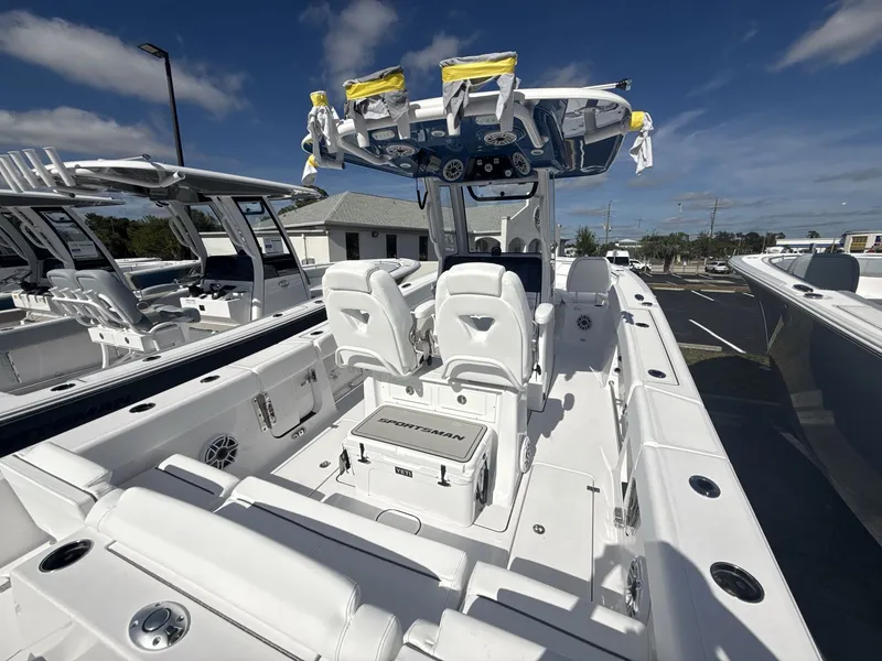 Slide: The Image of Sportsman Heritage 261 Center Console 2026 - 16