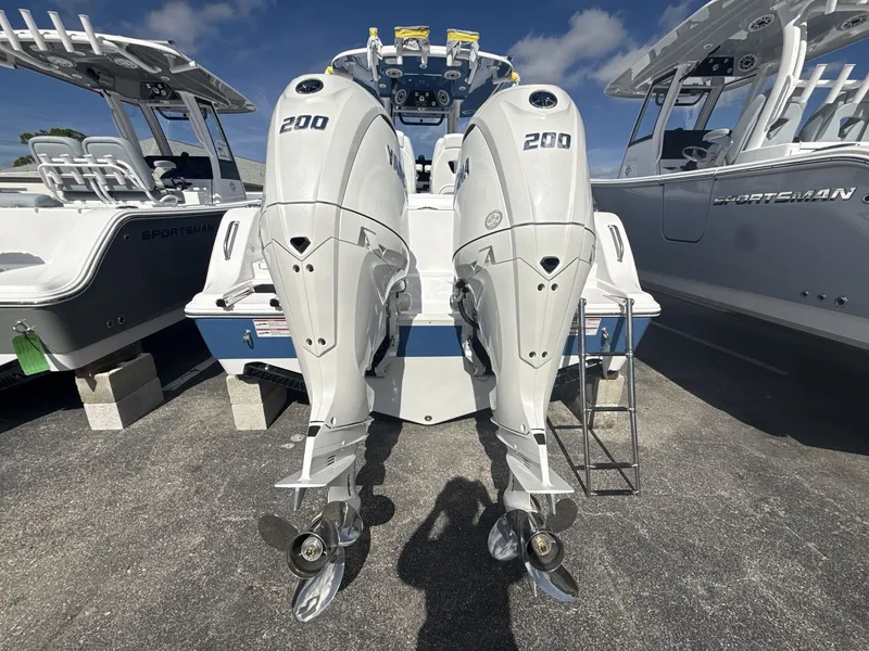 Slide: The Image of Sportsman Heritage 261 Center Console 2026 - 18