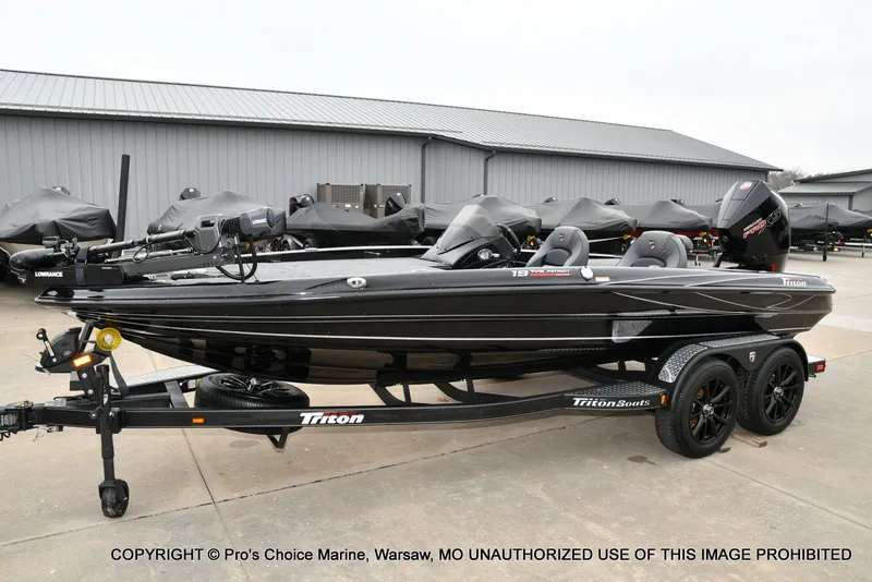 Slide: The Image of Triton 19 TRX PATRIOT w/225HP PRO-XS 2025 - 29