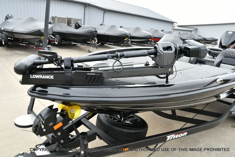 Slide: The Image of Triton 19 TRX PATRIOT w/225HP PRO-XS 2025 - 8