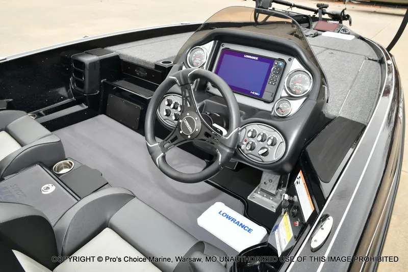 Slide: The Image of Triton 19 TRX PATRIOT w/225HP PRO-XS 2025 - 9