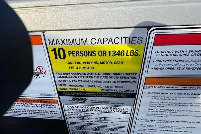Slide: The Image of Maximum capacity label on 2026 Princecraft Vectra 21 RL boat, 10 persons or 1346 lbs. - 16