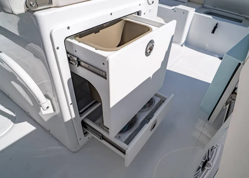 Slide: The Image of Sea Hunt Ultra 265 SE 2026 - 19