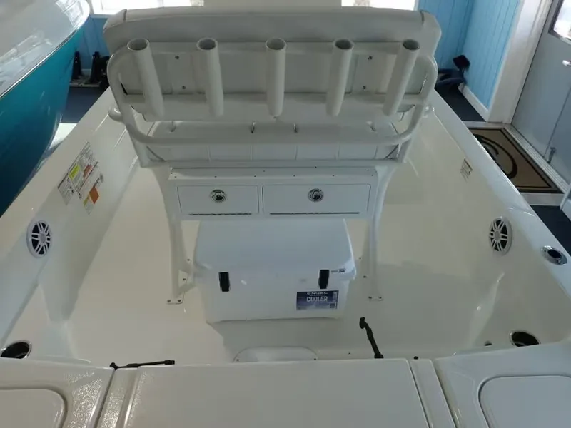 Slide: The Image of Skeeter SX221 2026 - 4