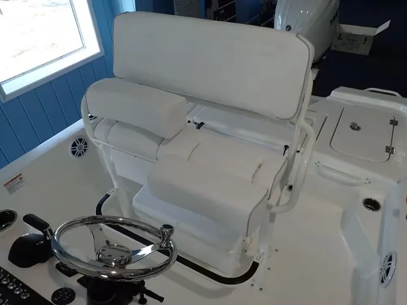 Slide: The Image of Skeeter SX221 2026 - 5