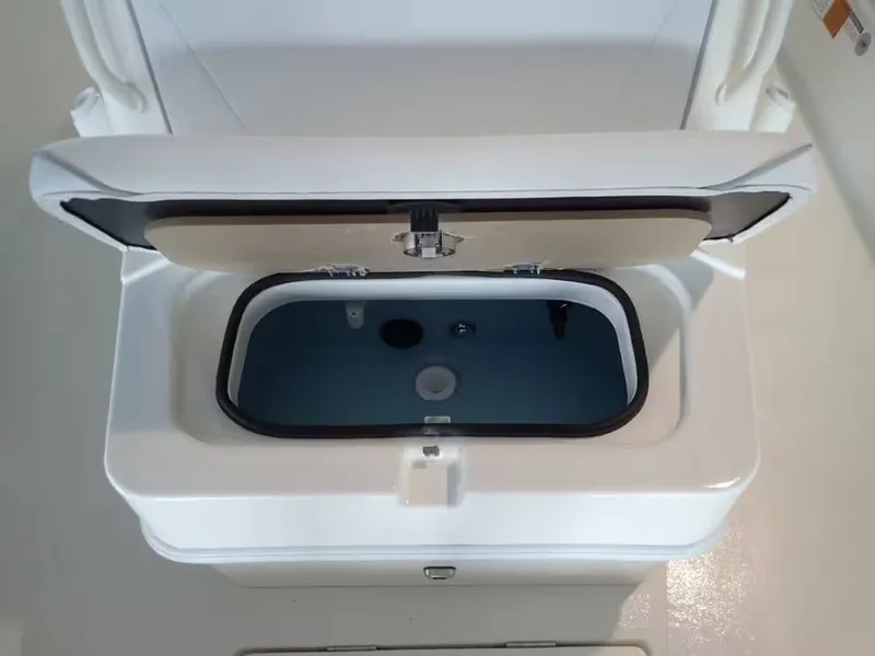 Slide: The Image of Skeeter SX221 2026 - 8