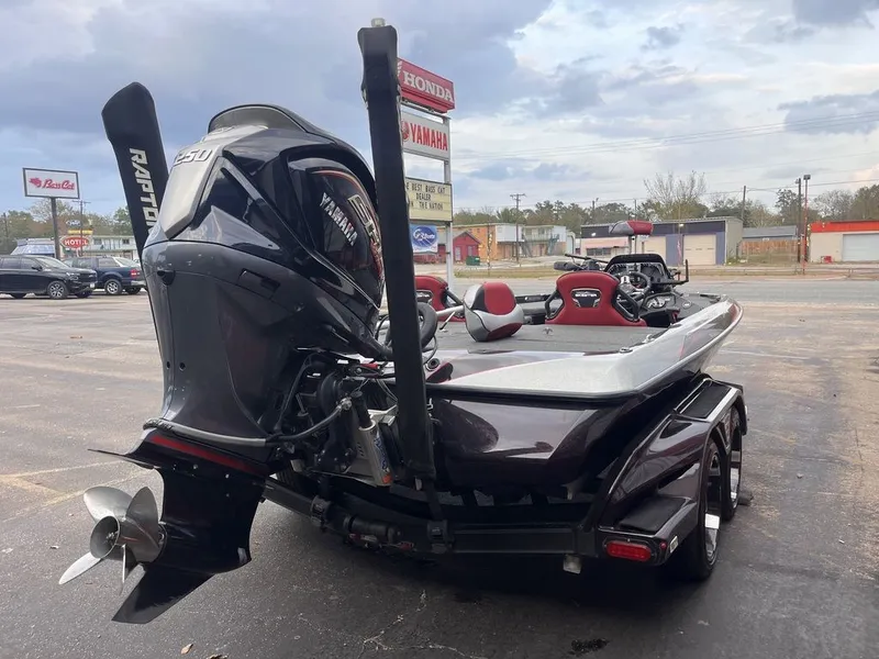 Slide: The Image of Skeeter FXR20 2023 - 10