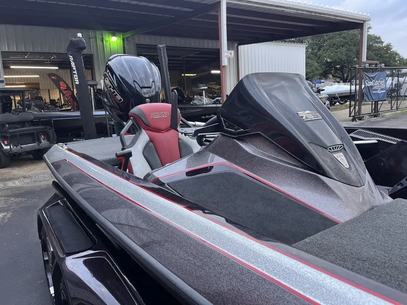 Slide: The Image of Skeeter FXR20 2023 - 17