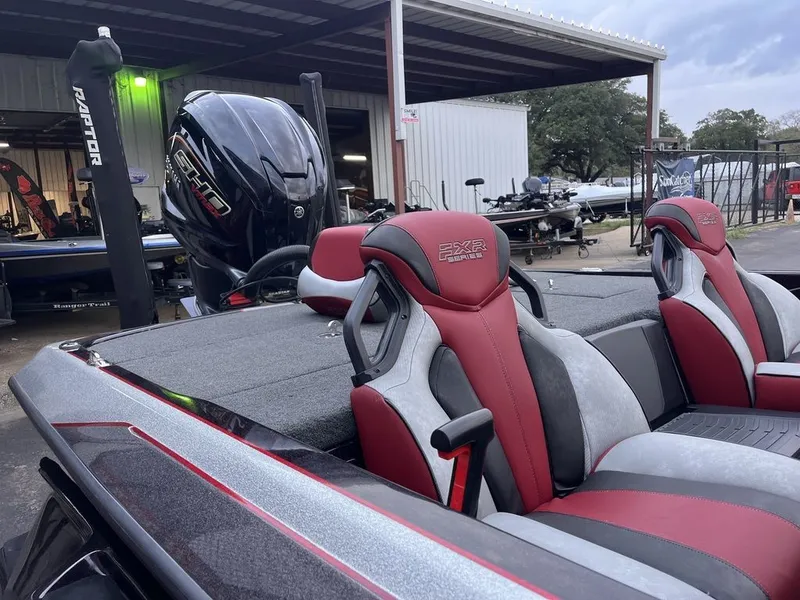 Slide: The Image of Skeeter FXR20 2023 - 18