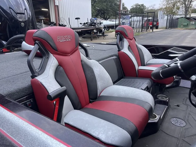 Slide: The Image of Skeeter FXR20 2023 - 19