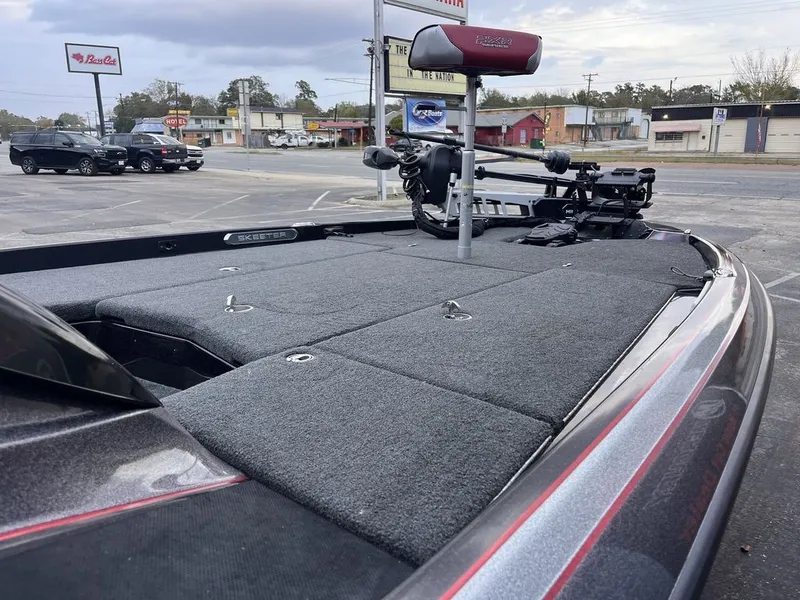 Slide: The Image of Skeeter FXR20 2023 - 24