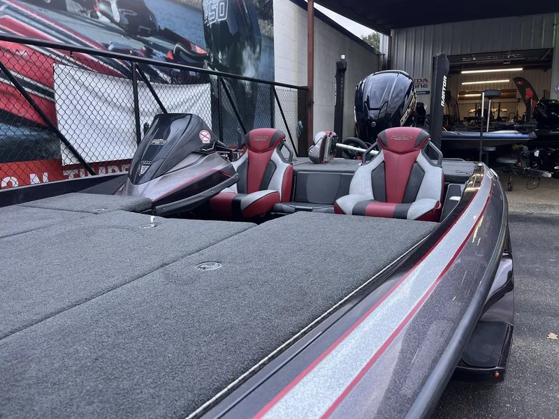 Slide: The Image of Skeeter FXR20 2023 - 26