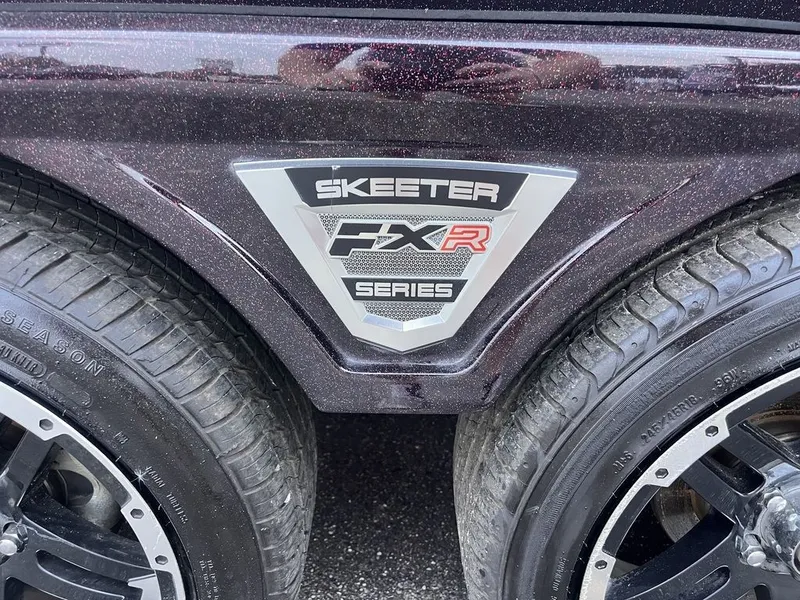 Slide: The Image of Skeeter FXR20 2023 - 36