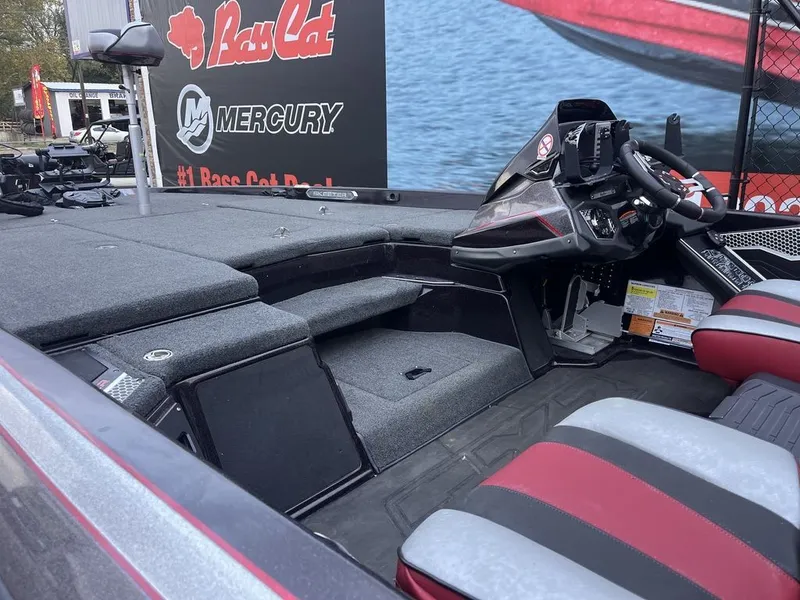 Slide: The Image of Skeeter FXR20 2023 - 37