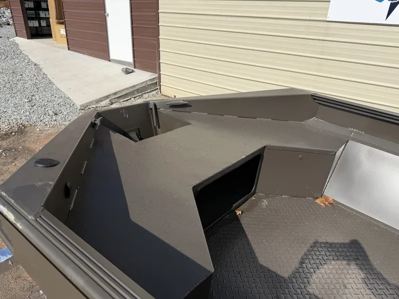 Slide: The Image of Edge Duck Boats Sportsman Series 656DB MID DECK 2026 - 4